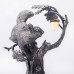 Серебряная фигура ручной работы Белка с орешком на дереве